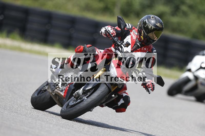 /27 12.06.2025 Ducati Schweiz Trackday Warmup  ADR/blau-bleu/ohne